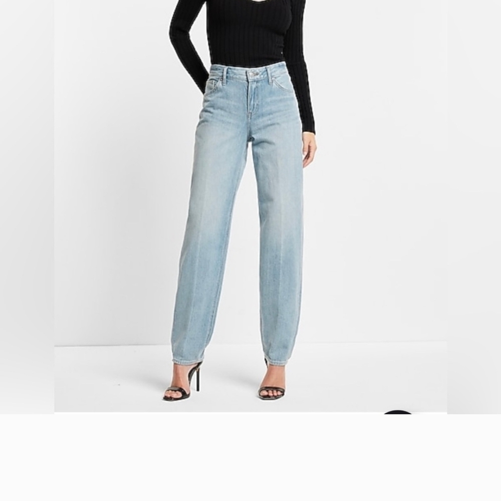 NWT Express Relaxed Tapered Mid Rise Jeans in Size 14